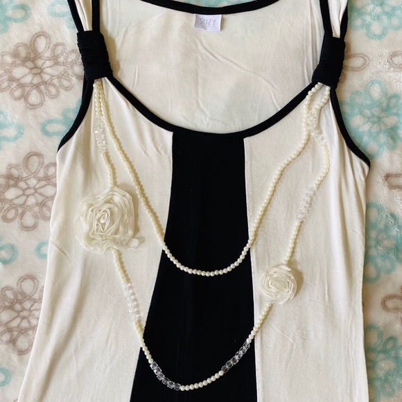 ❌ SOLD ❌ Suzy Shier dress shirt - Picture 2 of 3